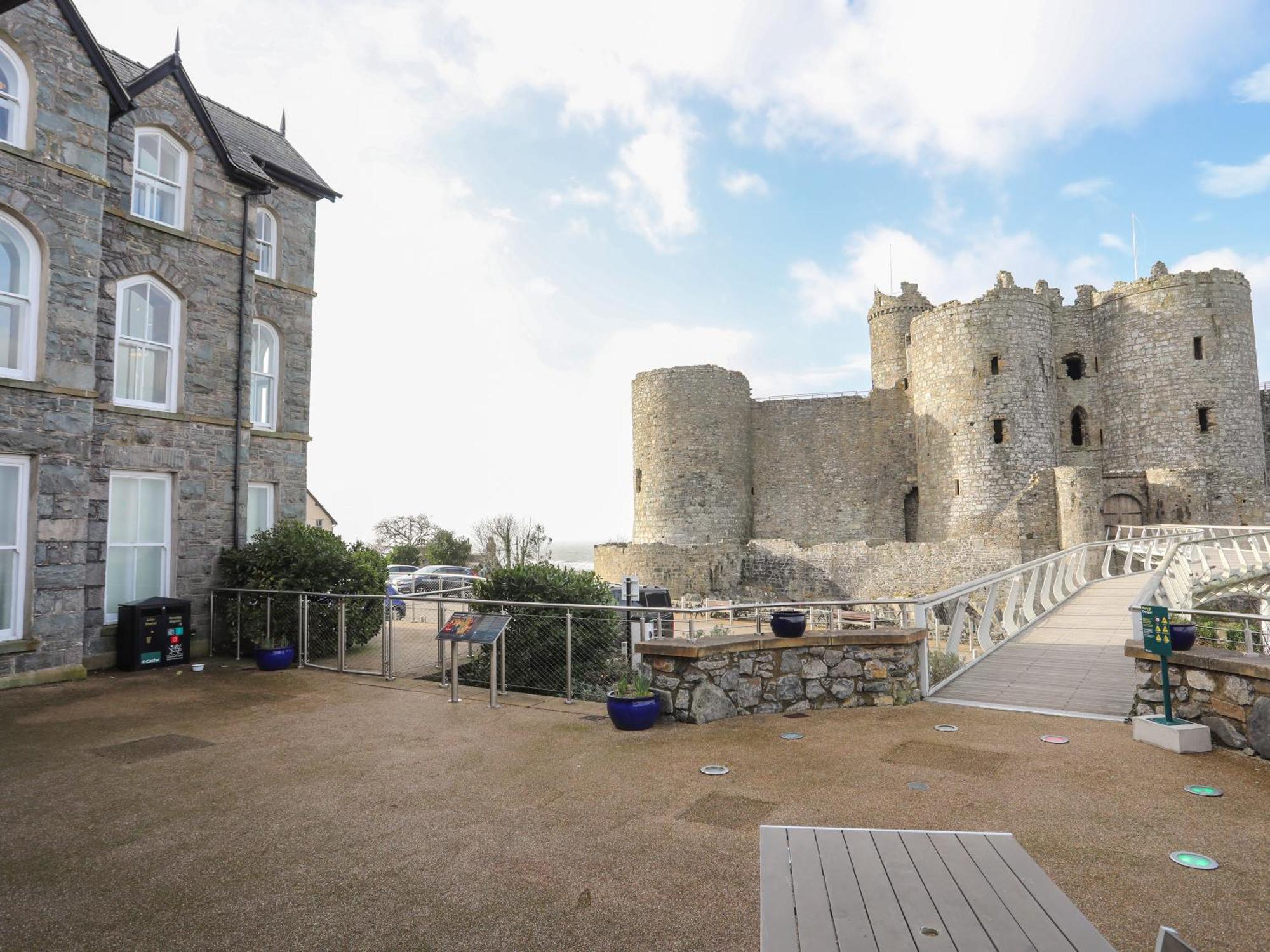 Harlech Apartments - Gwern Экстерьер фото
